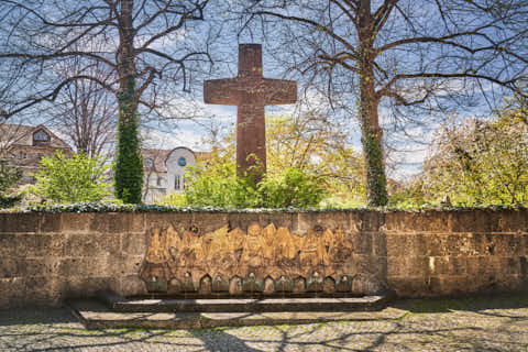 Gemeinde Altötting Landkreis Altötting Kreuzweg mit Brunnen (Dirschl Johann) Deutschland AÖ